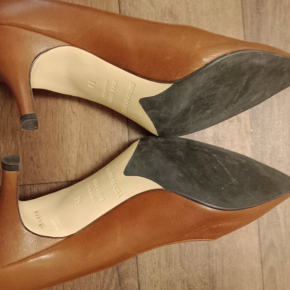 Brunomagli Leather Pointed Toe Women's Pumps - Picture 3 of 6
